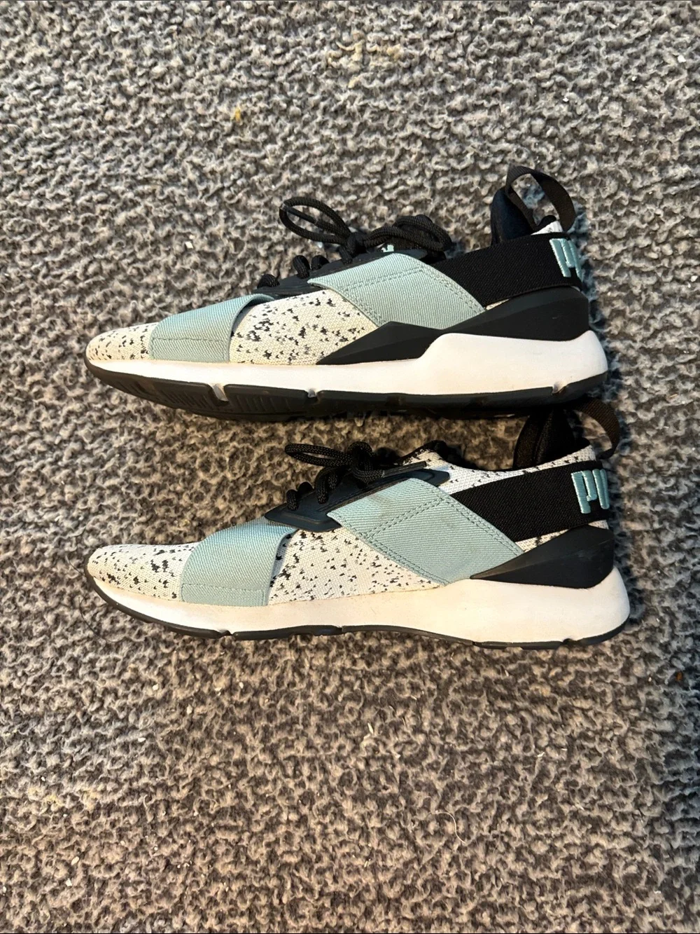 Puma Women’s Size 8 White/Green/Black Sneakers Excellent Condition!